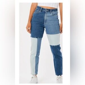 Hollister women’s ultra high rise mom jeans size W28/L27 NWT